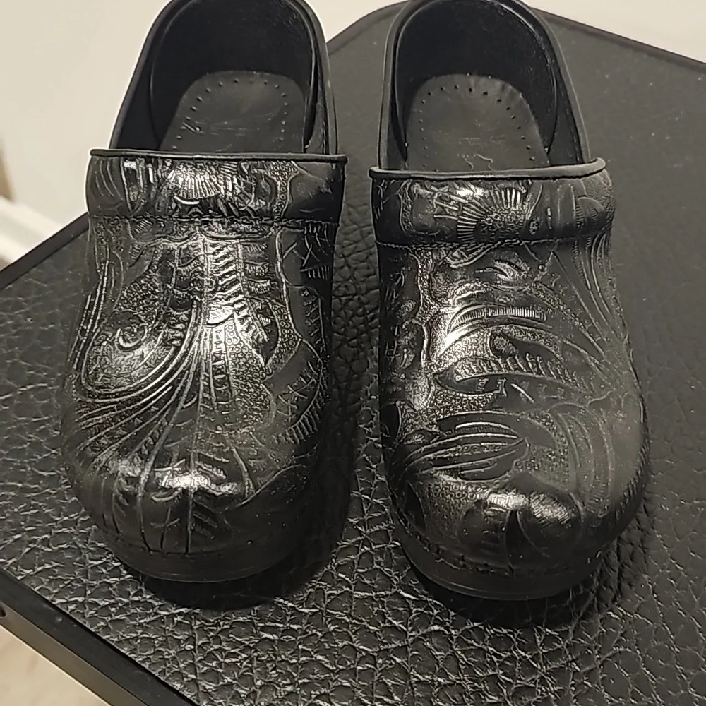 Shoes - Picture 1 of 4